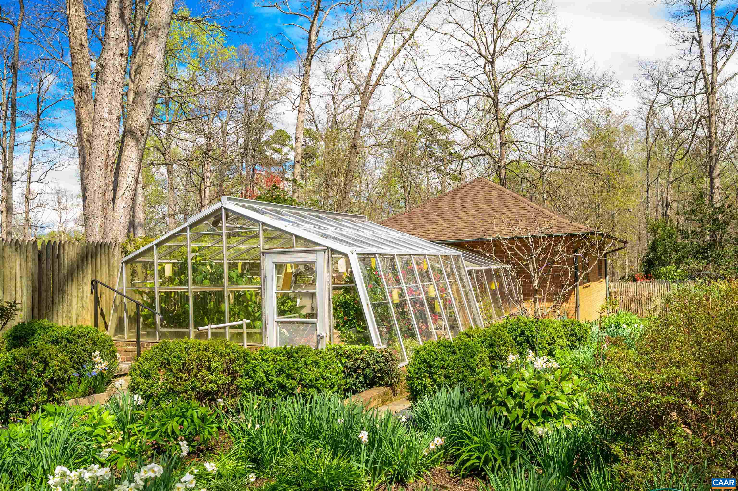 275 W TERRELL RD