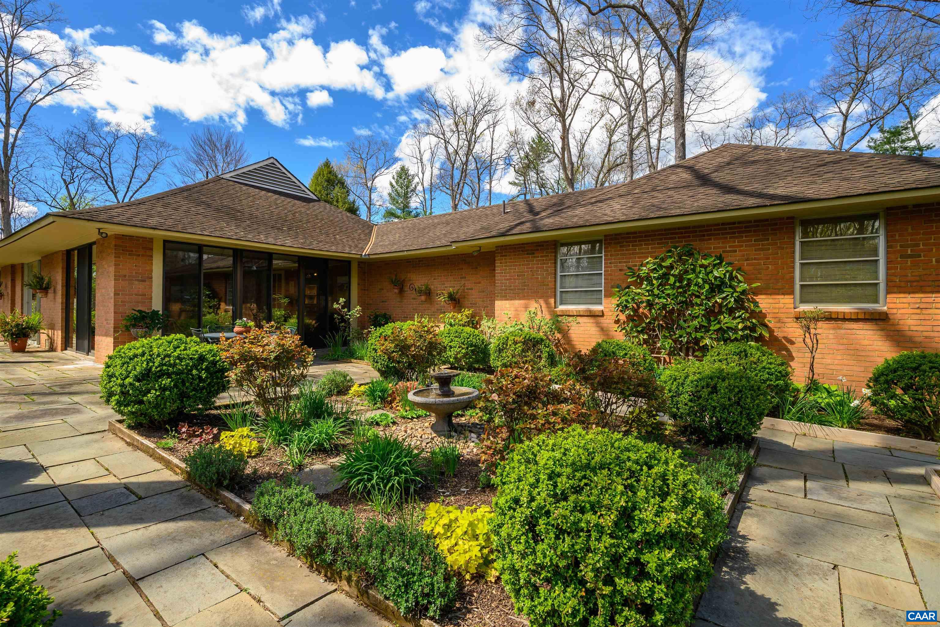 275 W TERRELL RD