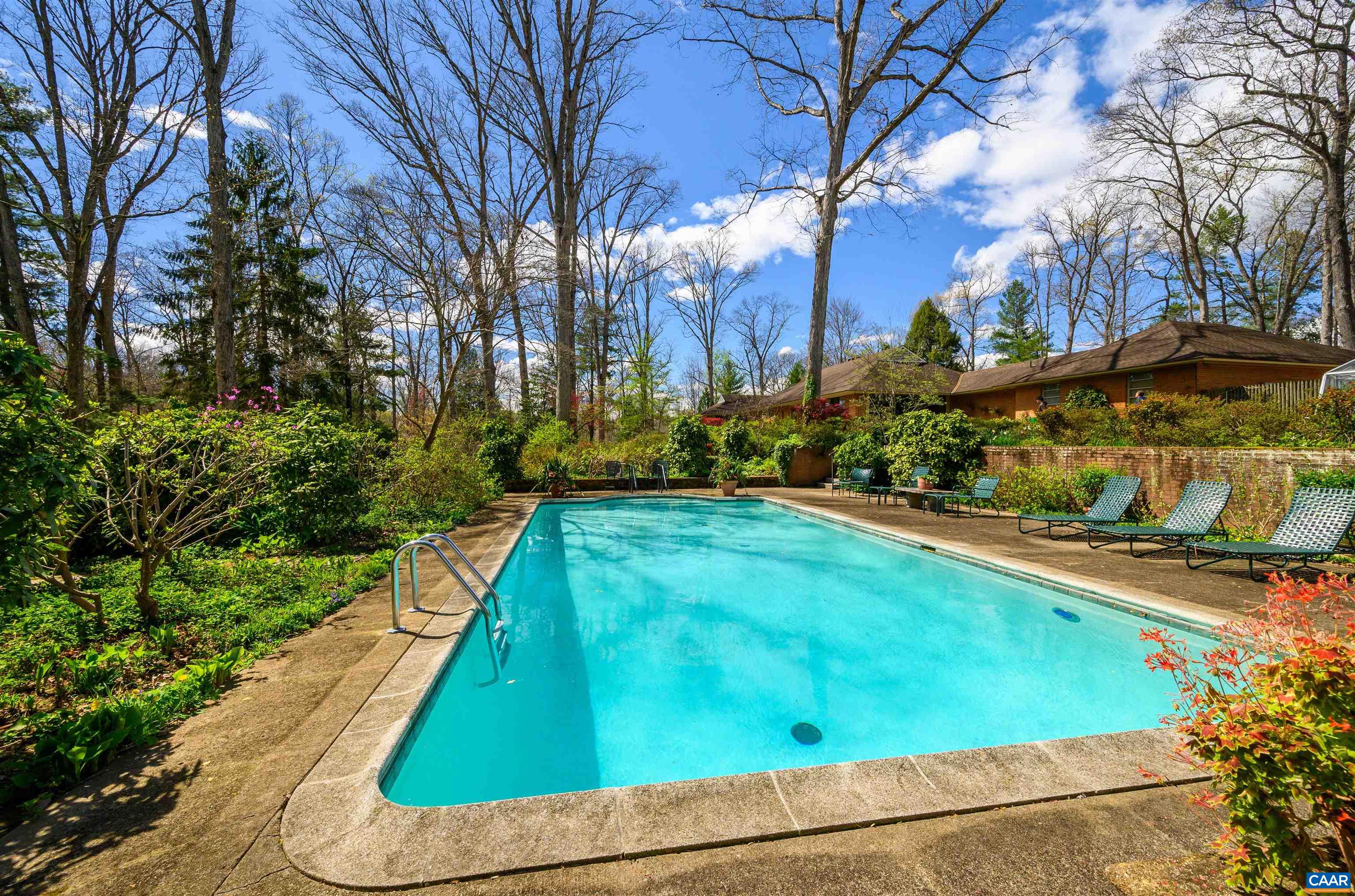 275 W TERRELL RD