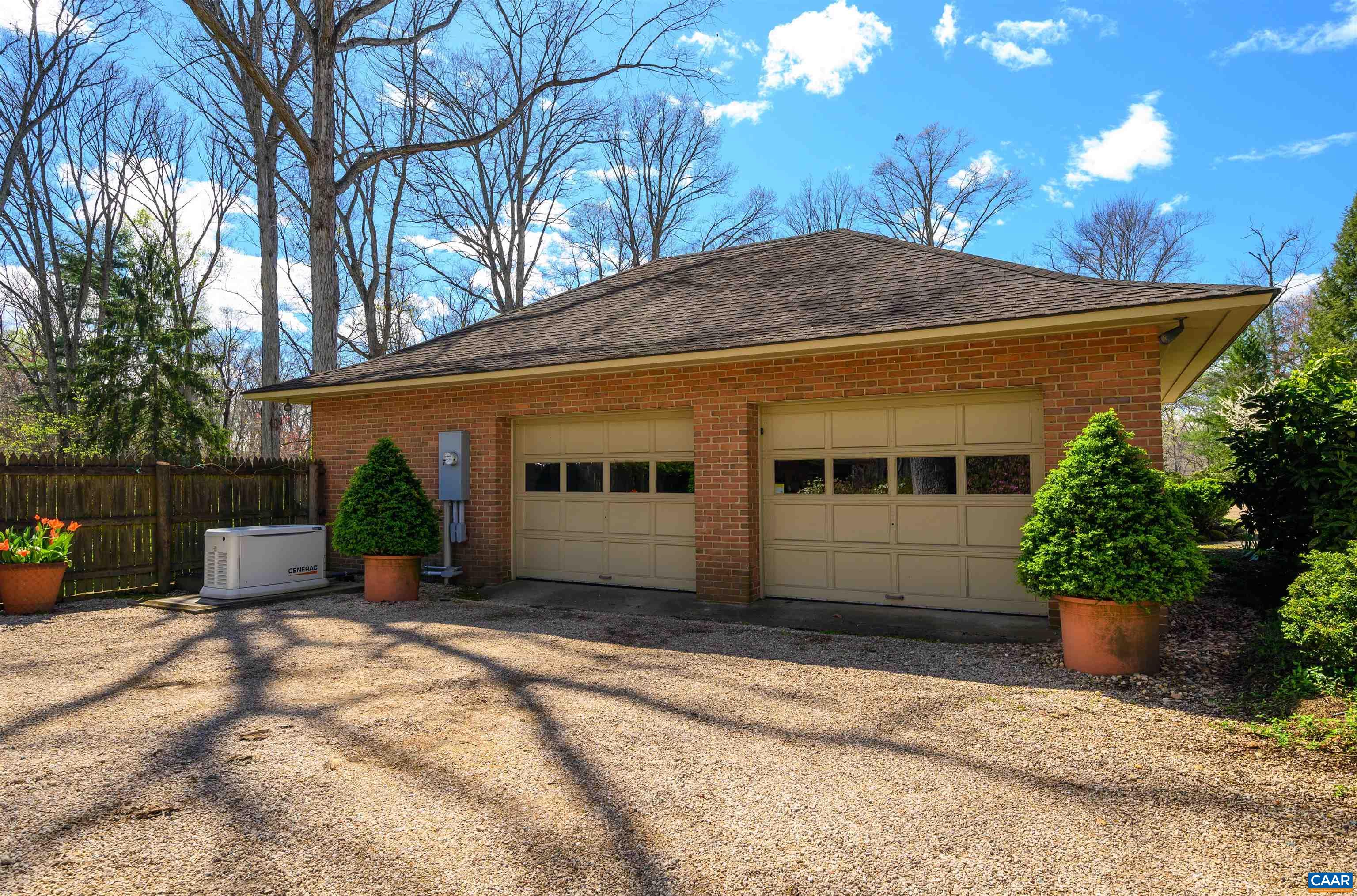 275 W TERRELL RD