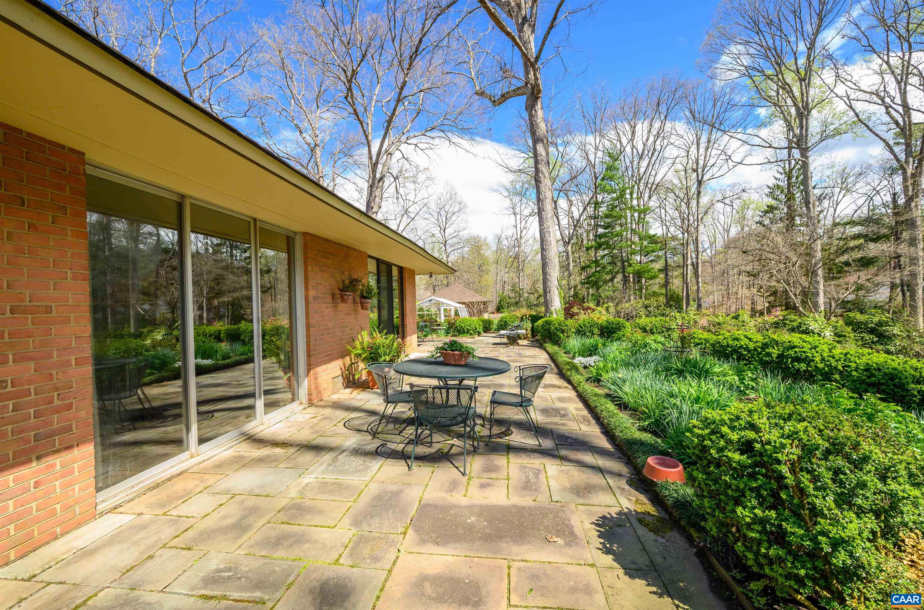 275 W TERRELL RD