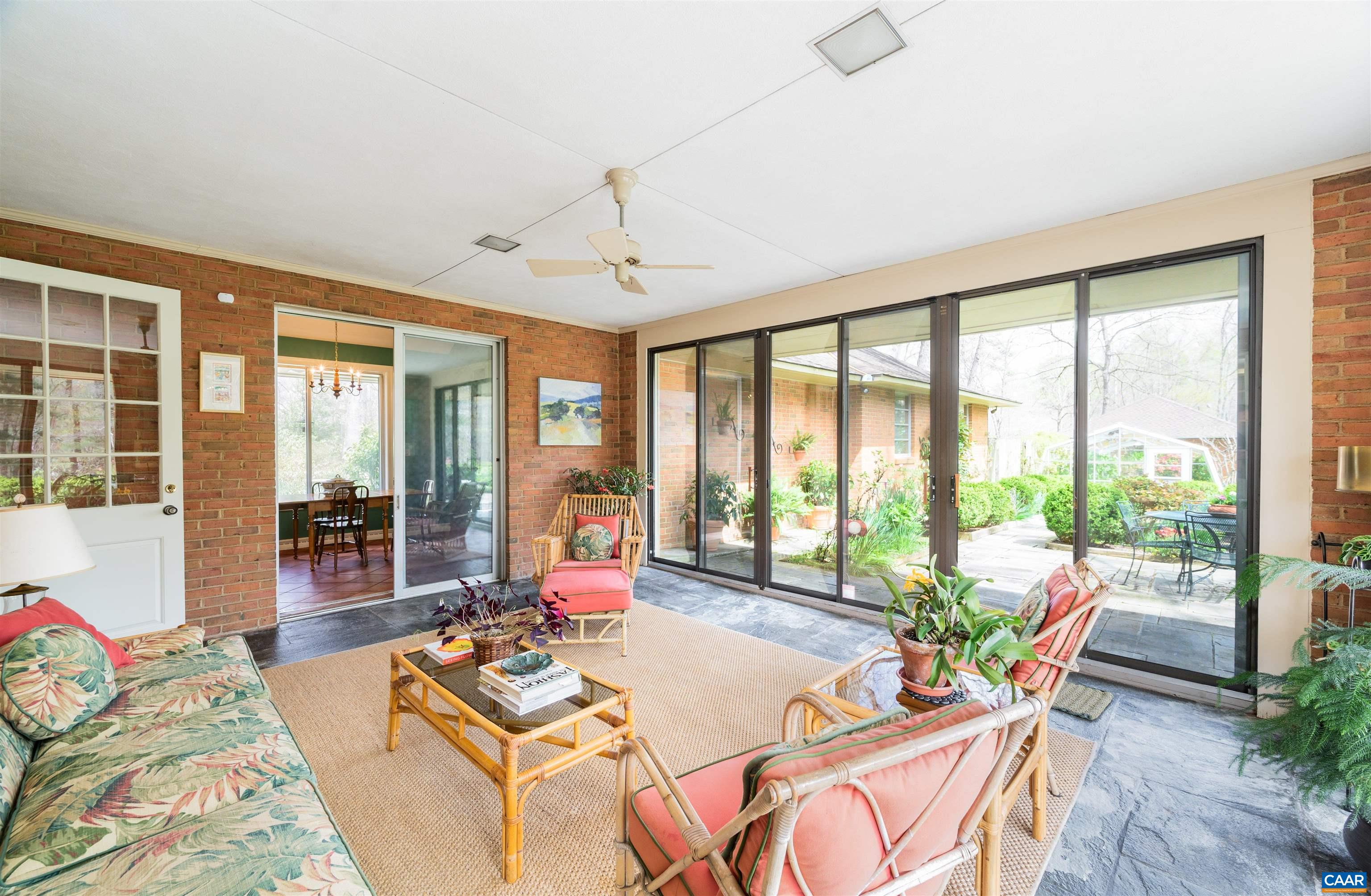 275 W TERRELL RD