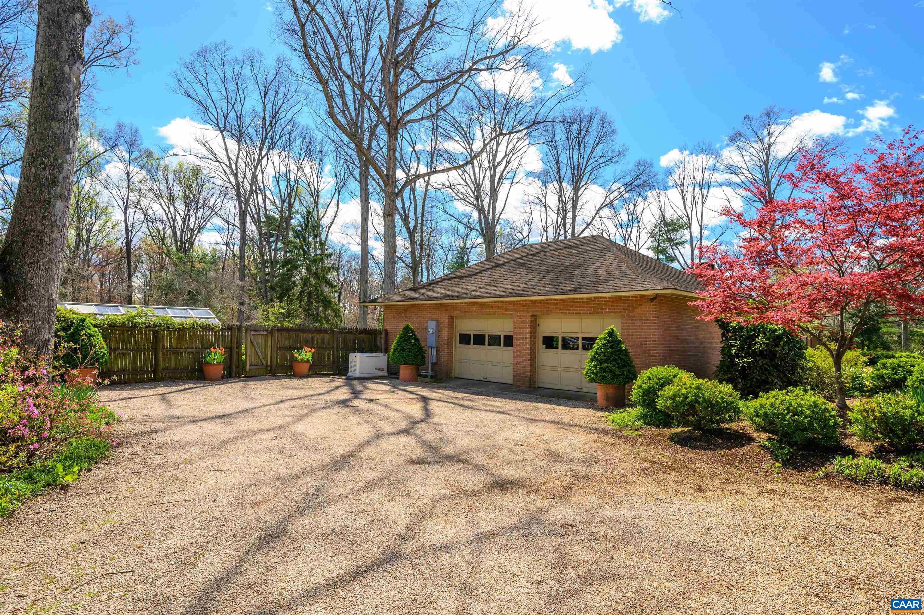275 W TERRELL RD