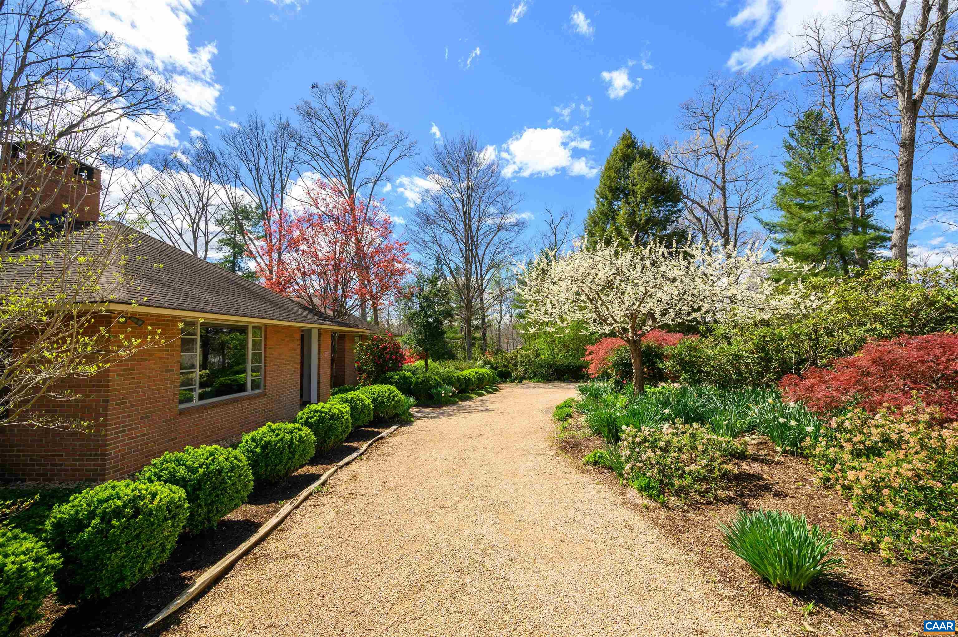 275 W TERRELL RD