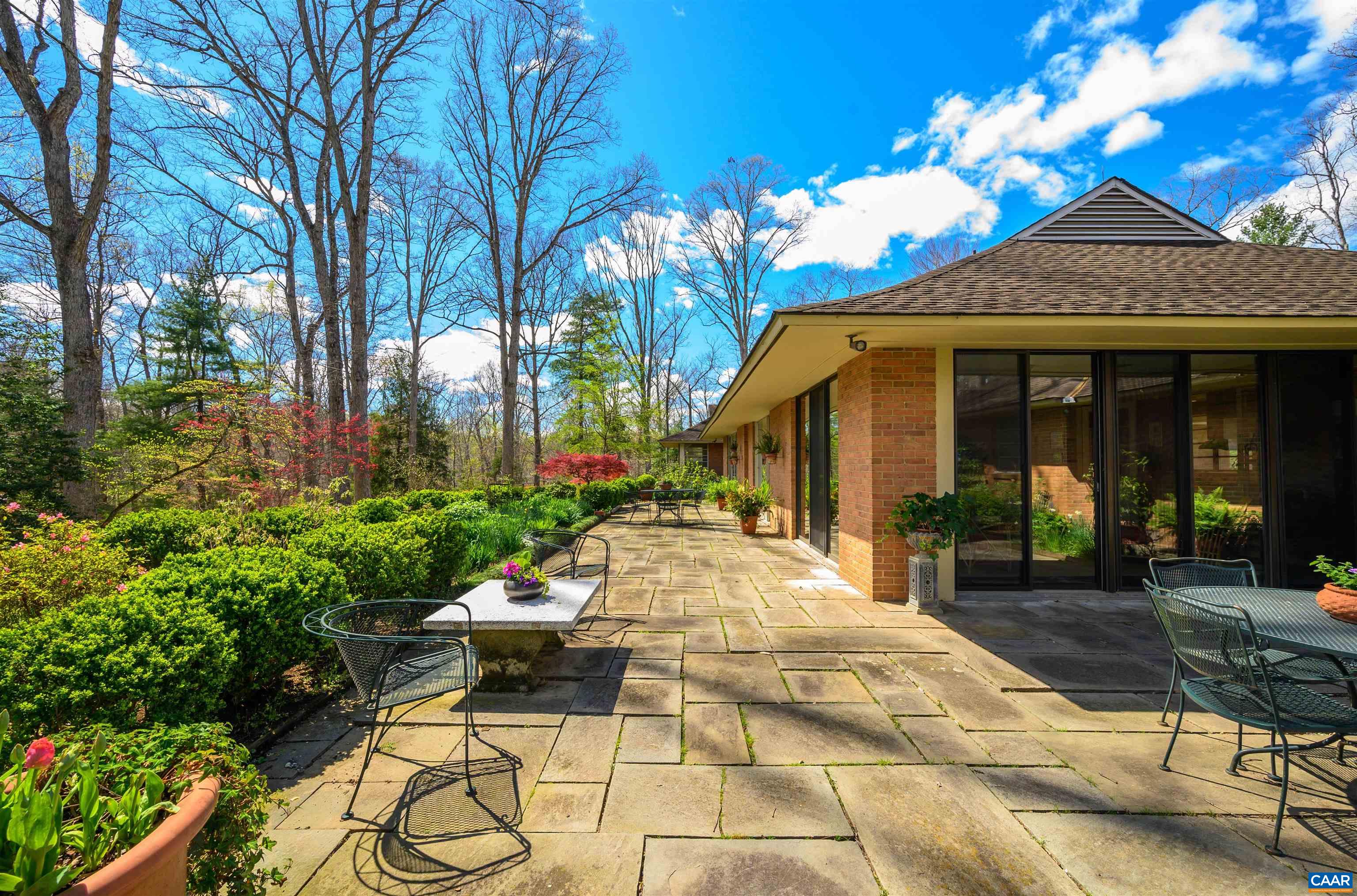 275 W TERRELL RD