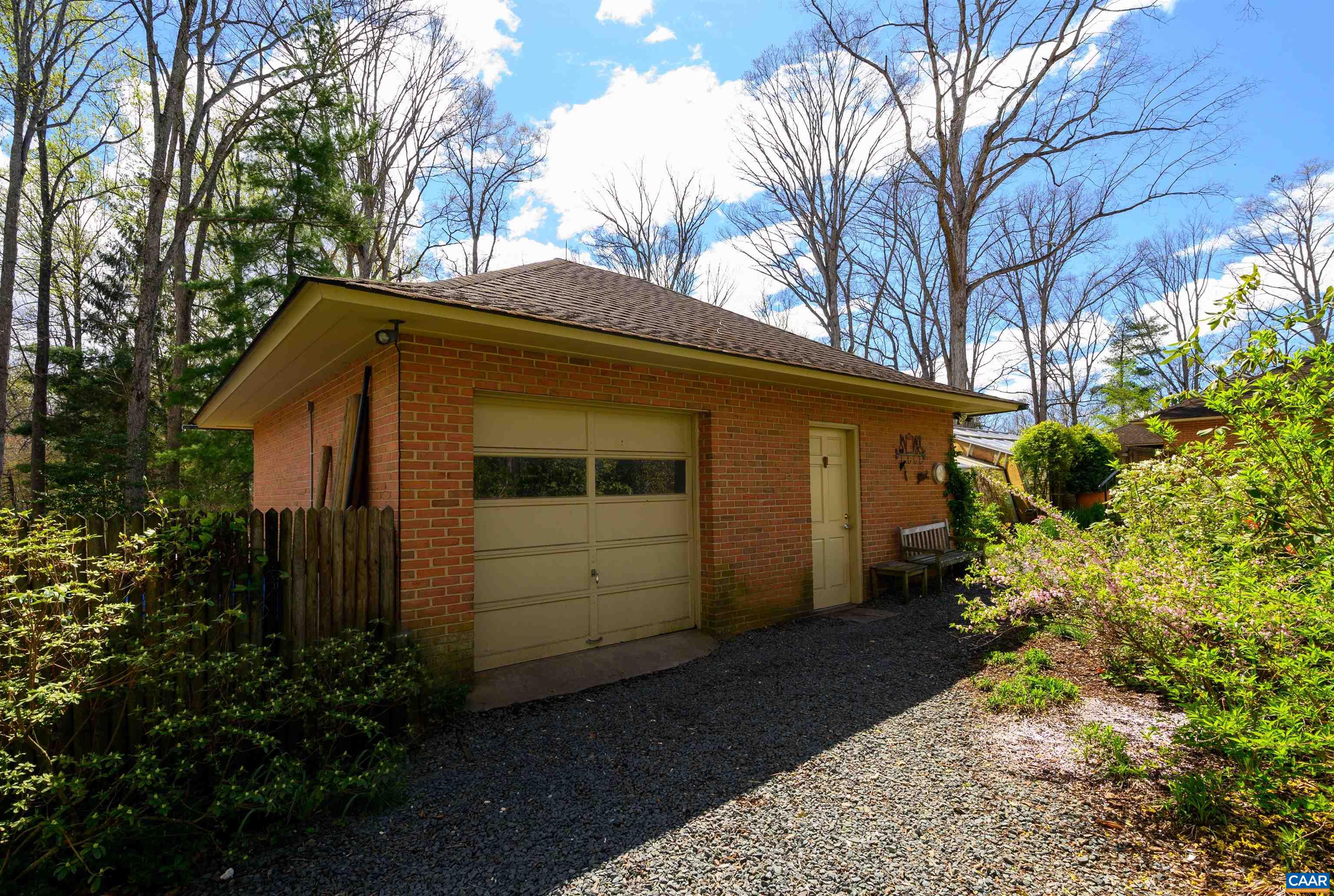 275 W TERRELL RD