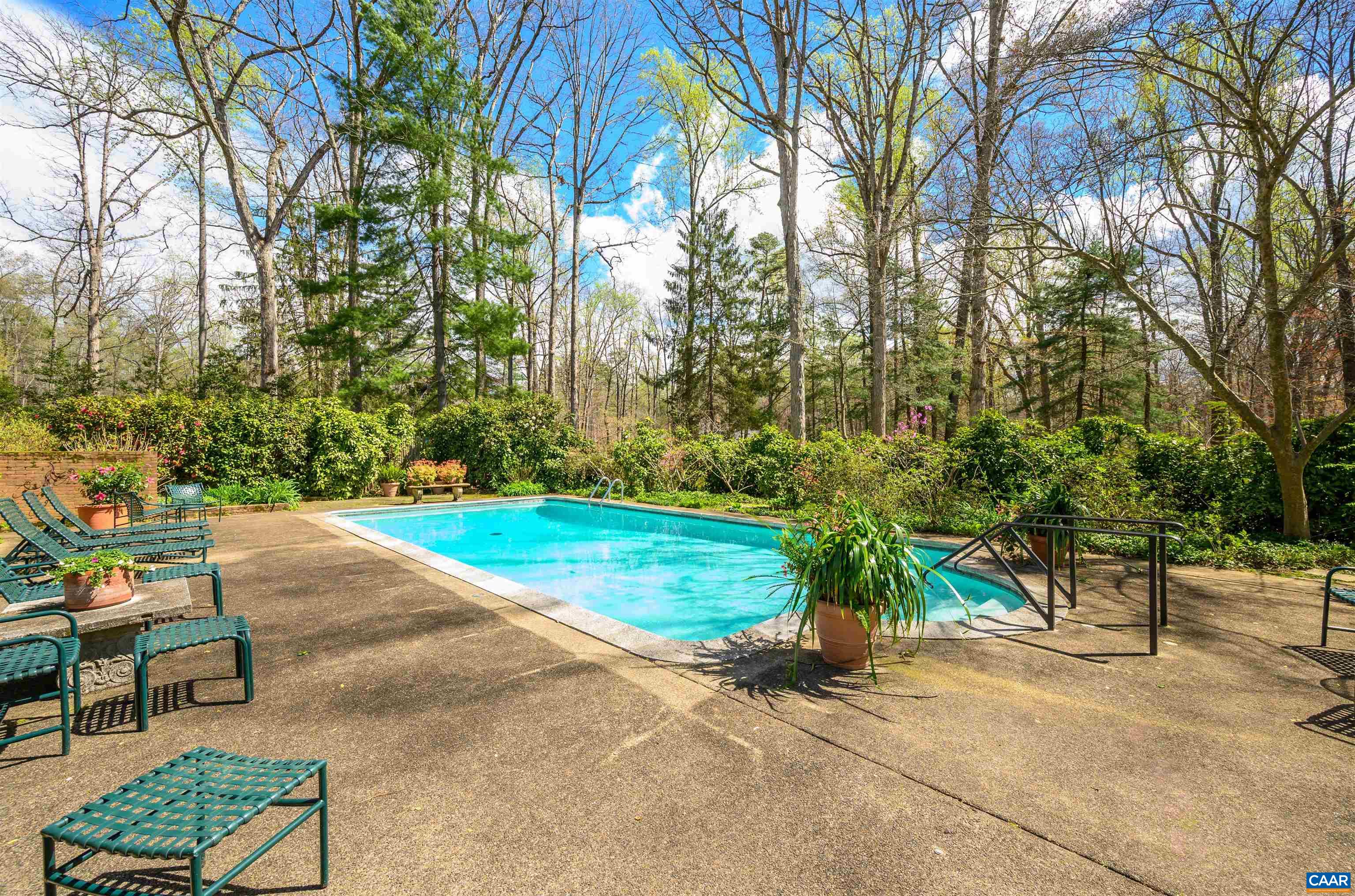 275 W TERRELL RD