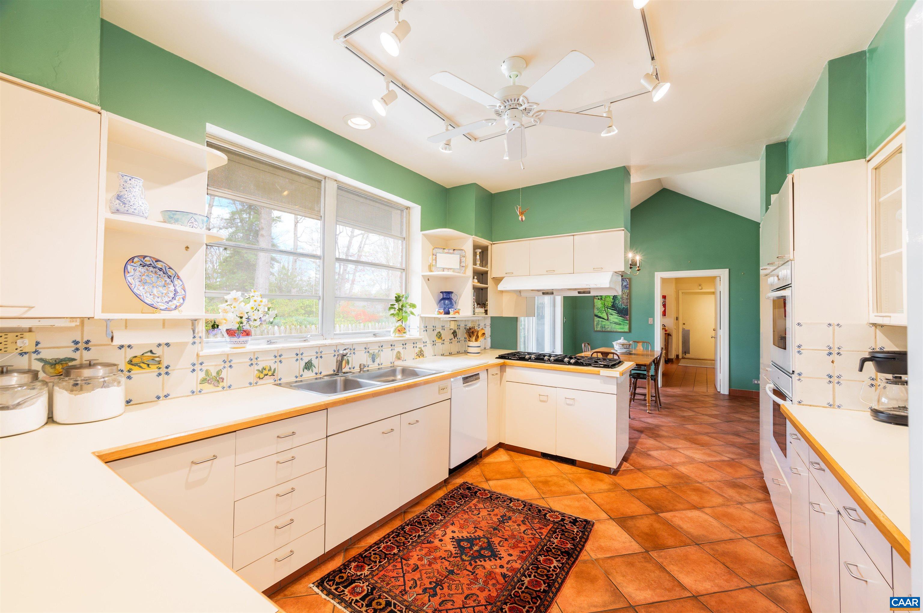 275 W TERRELL RD