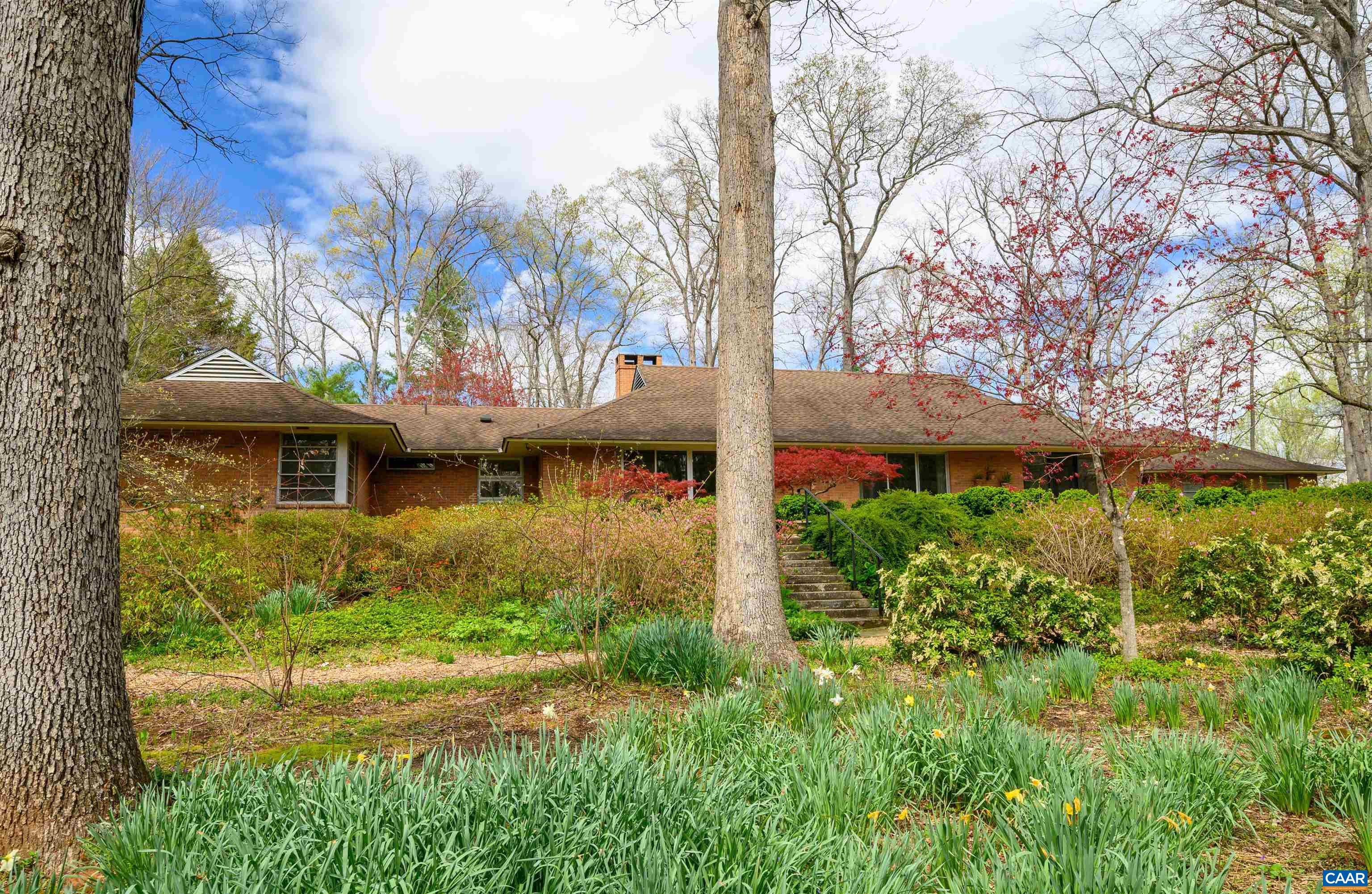 275 W TERRELL RD