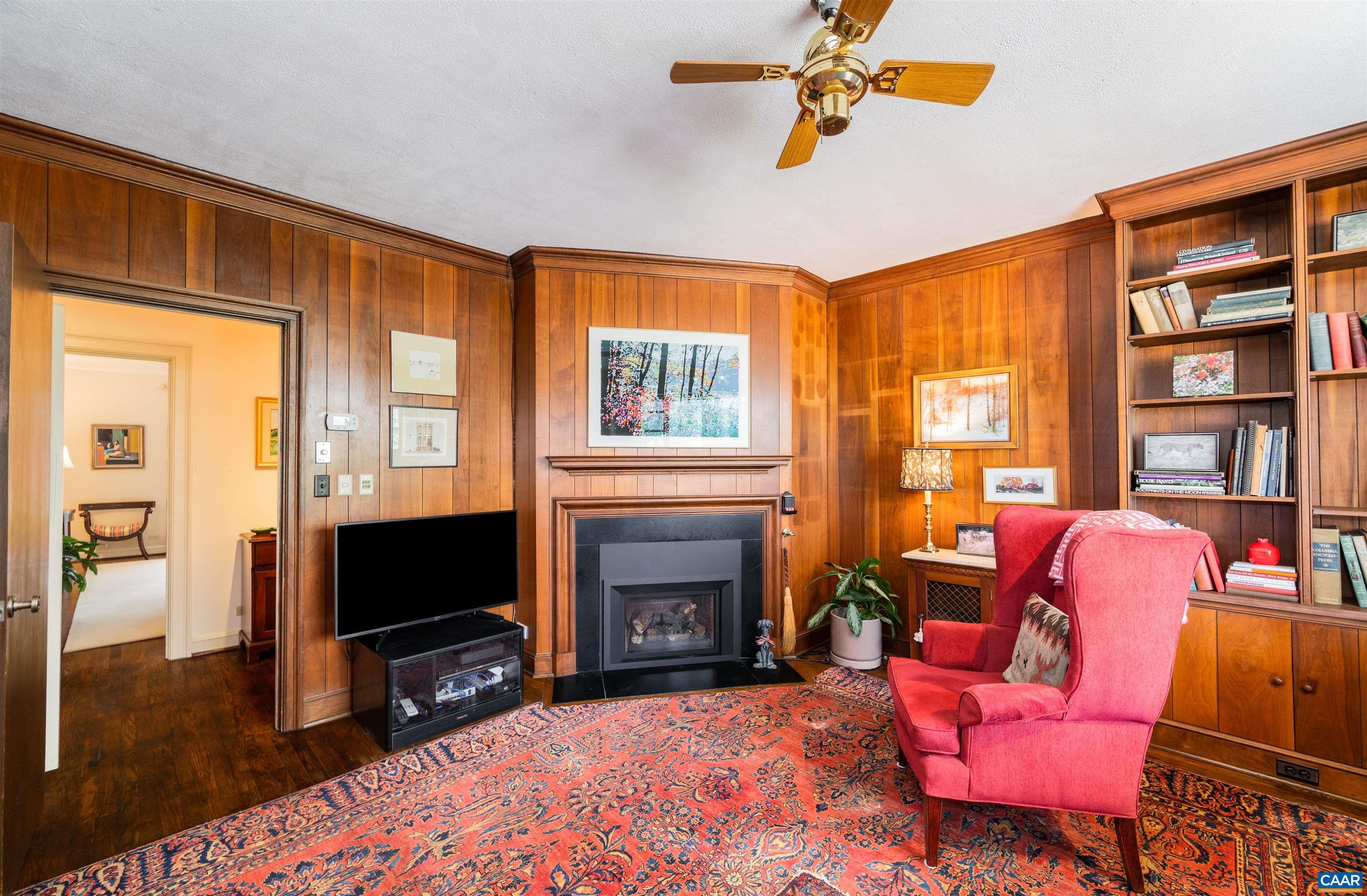 275 W TERRELL RD