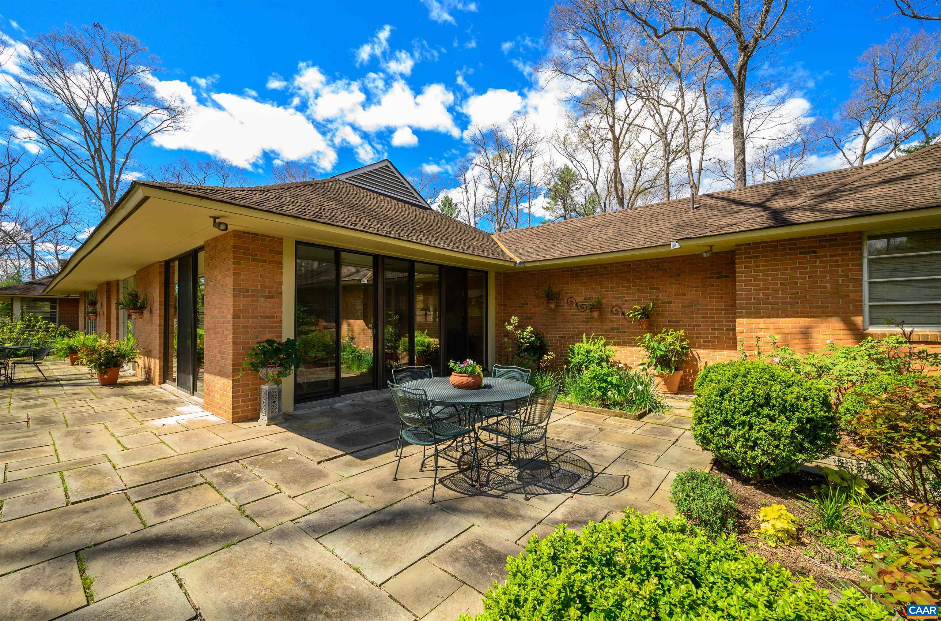 275 W TERRELL RD