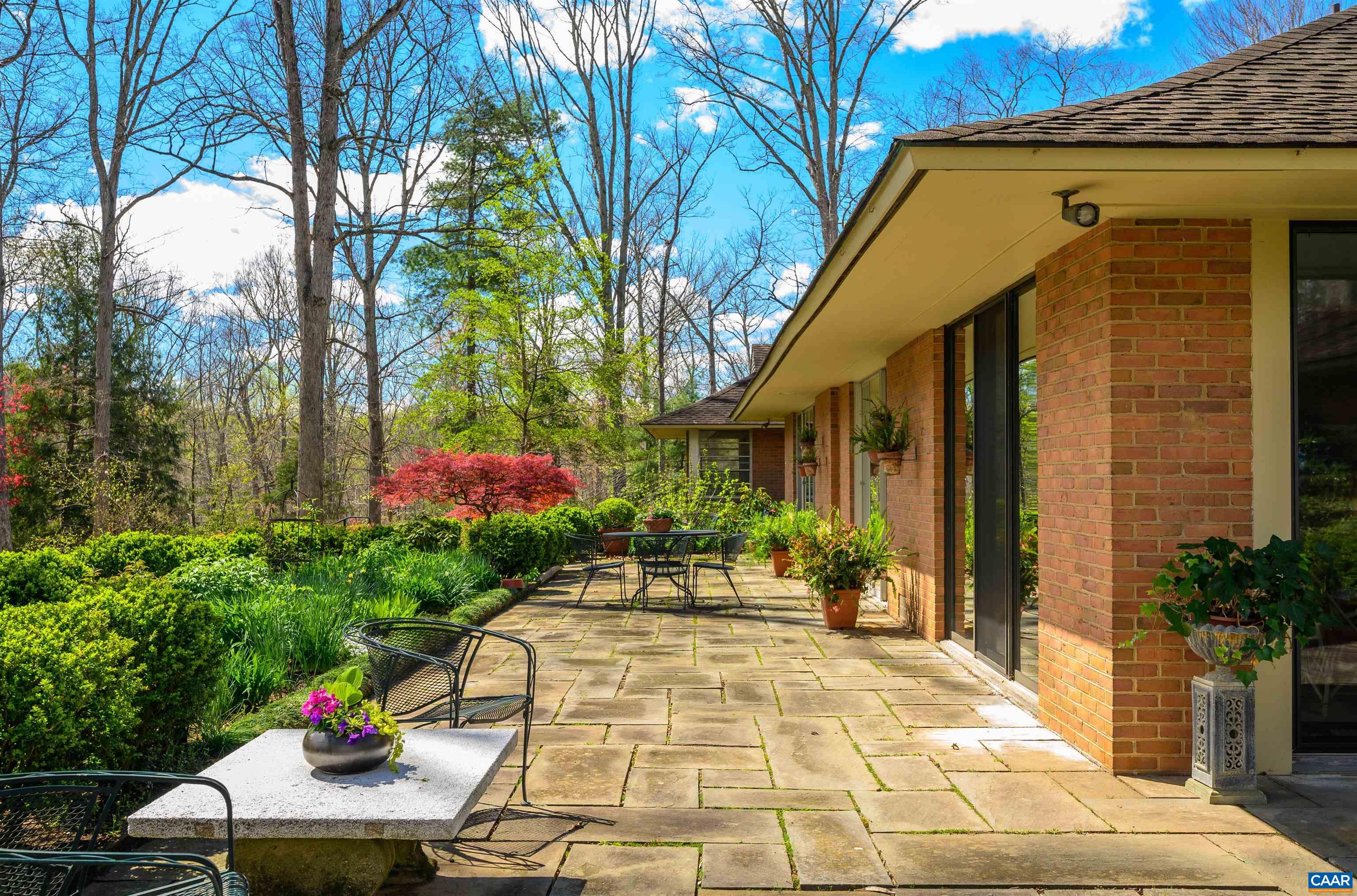 275 W TERRELL RD