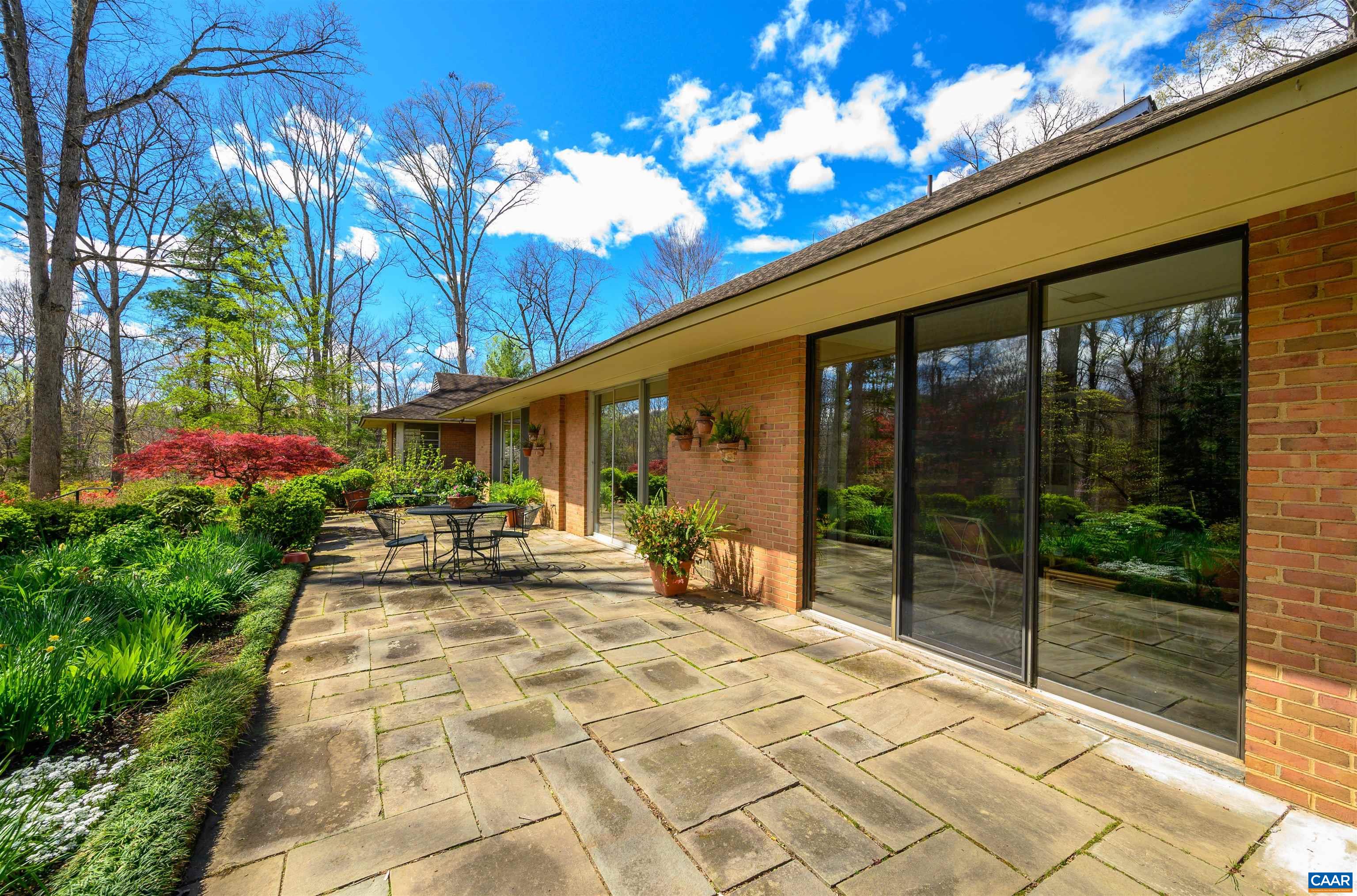 275 W TERRELL RD