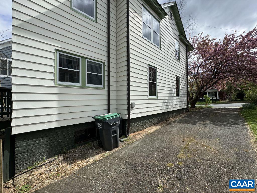 805 BELMONT AVE