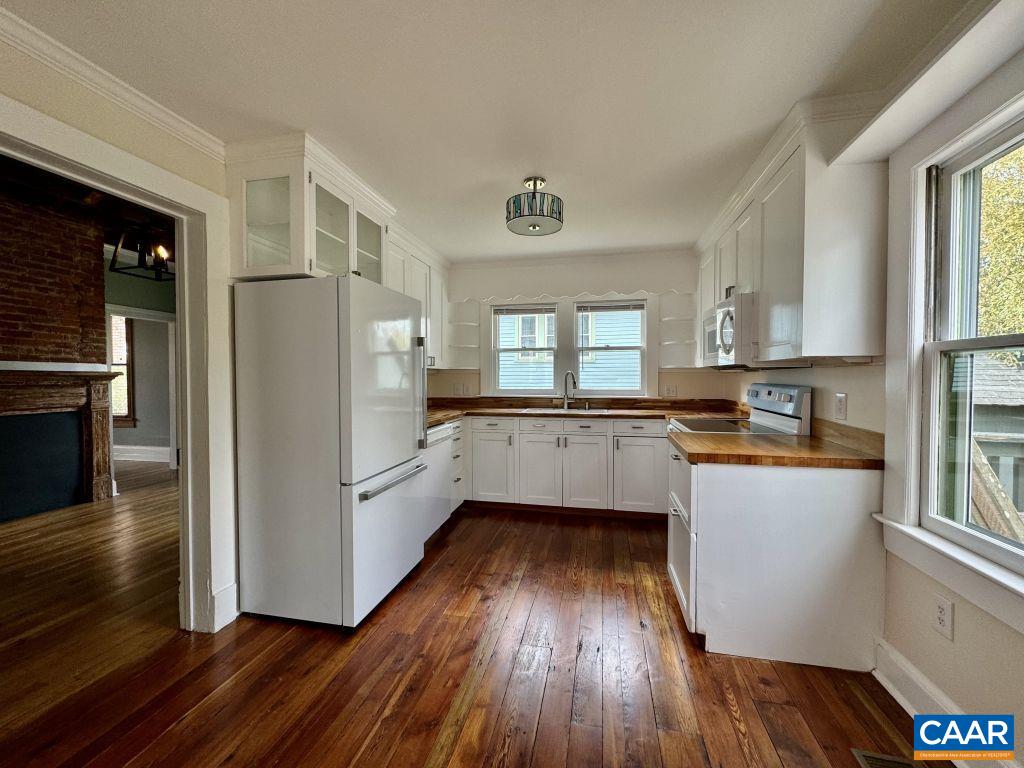805 BELMONT AVE