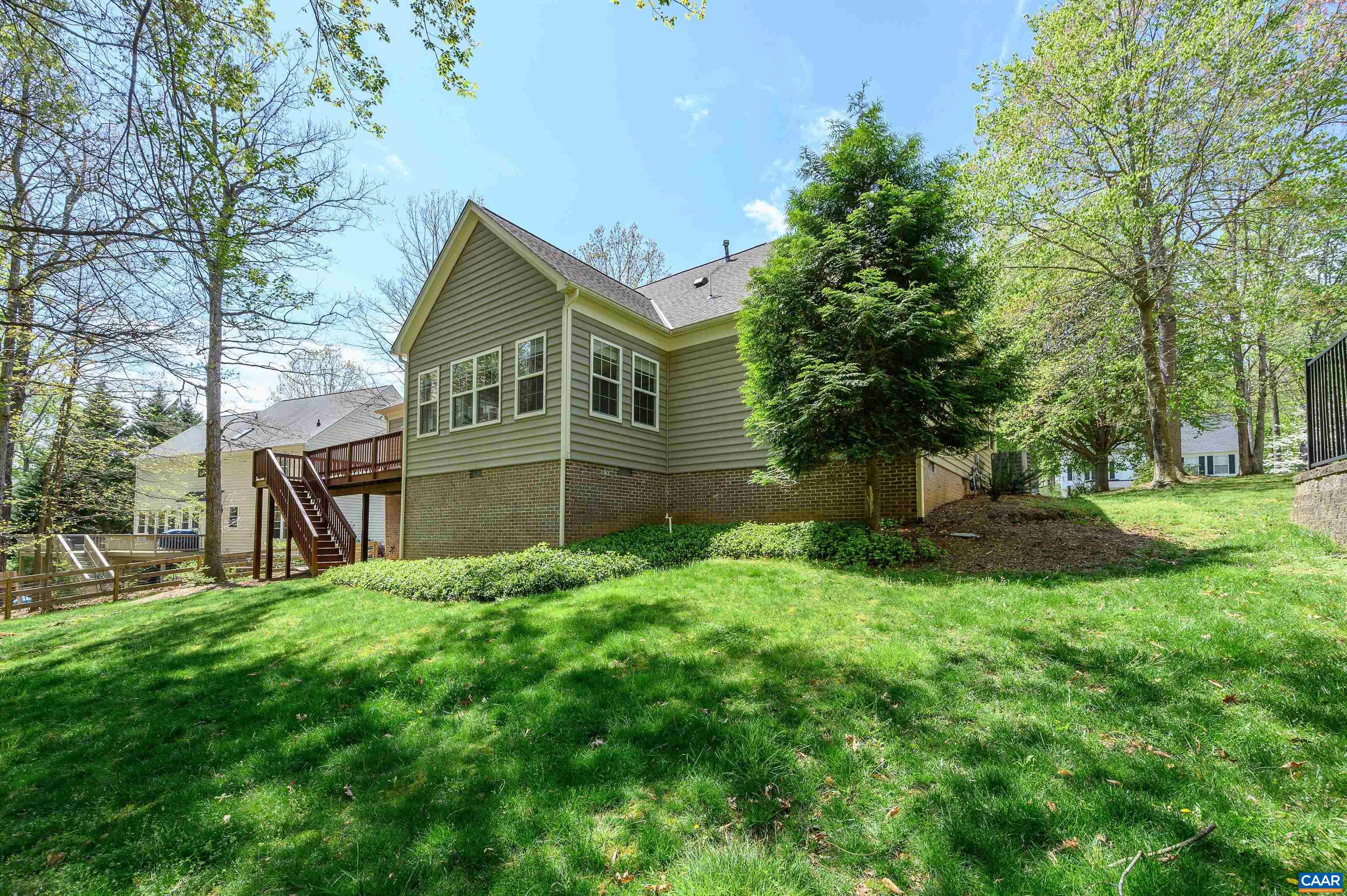 915 CHARTER OAKS DR