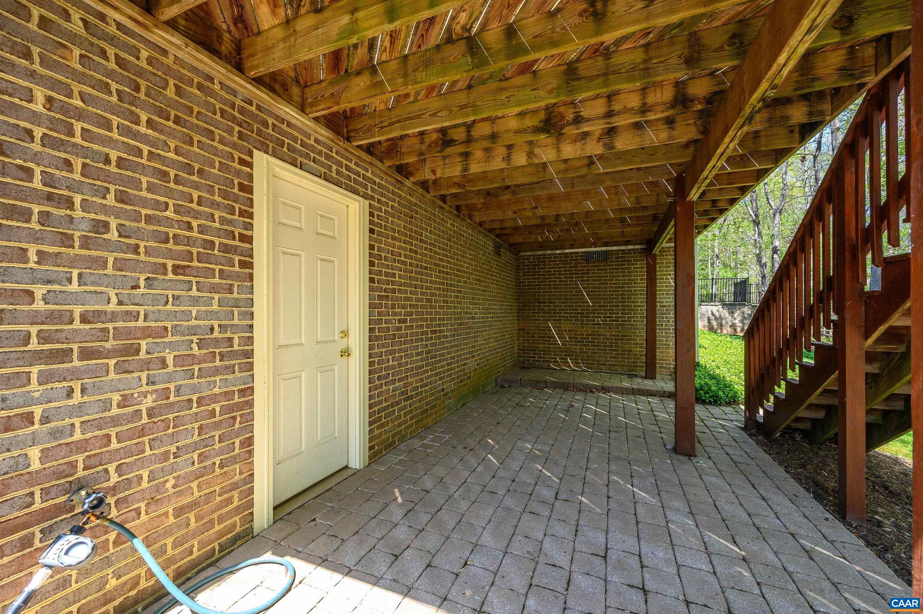 915 CHARTER OAKS DR