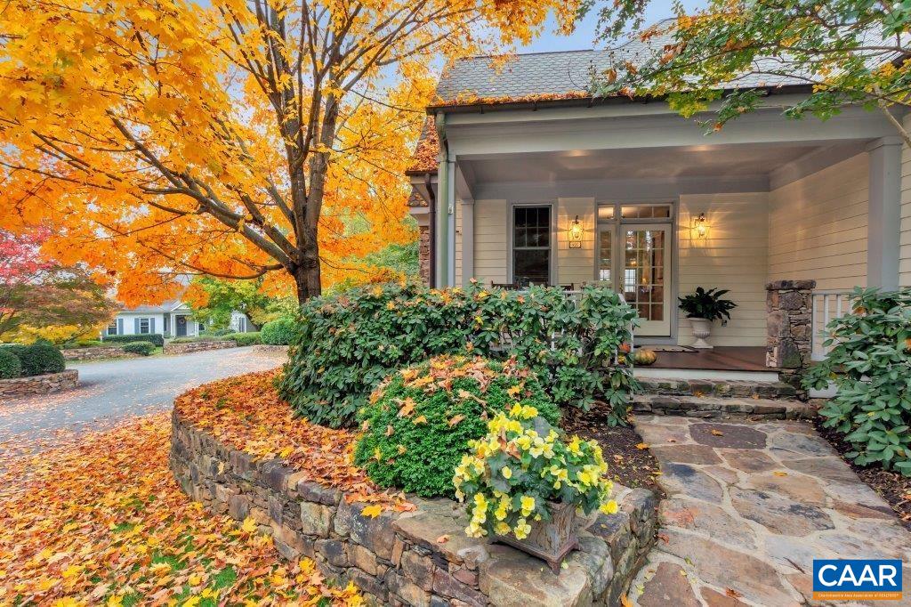 498 EDNAM CIR