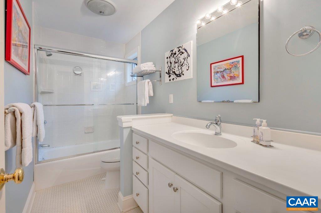 498 EDNAM CIR