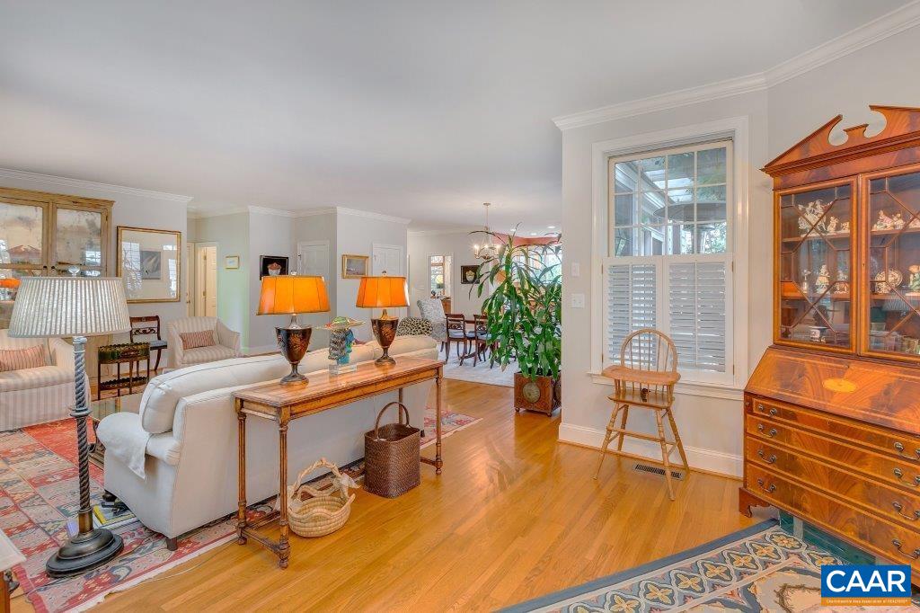 498 EDNAM CIR