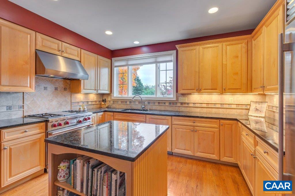 498 EDNAM CIR