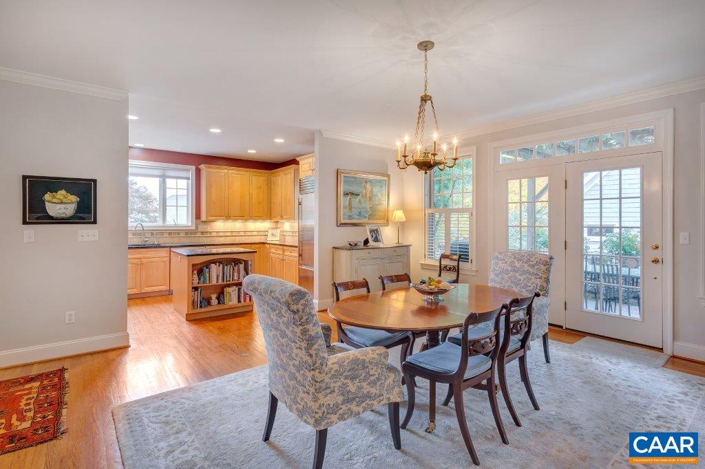 498 EDNAM CIR
