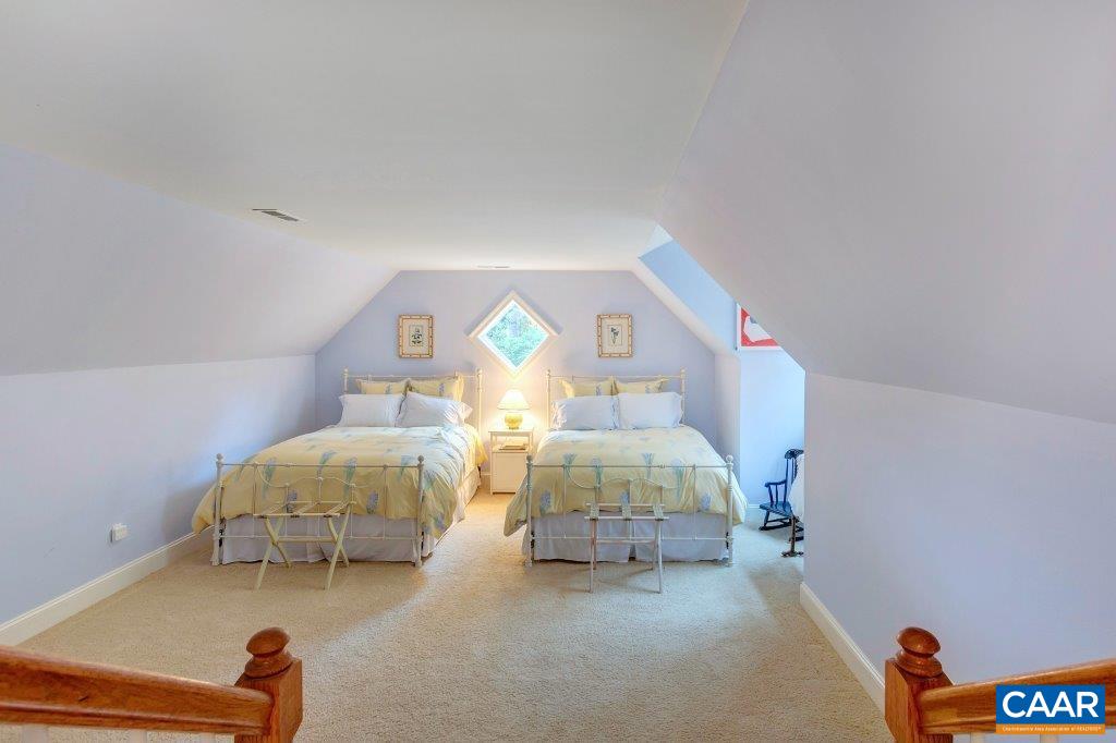 498 EDNAM CIR