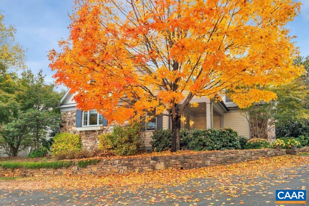 498 EDNAM CIR