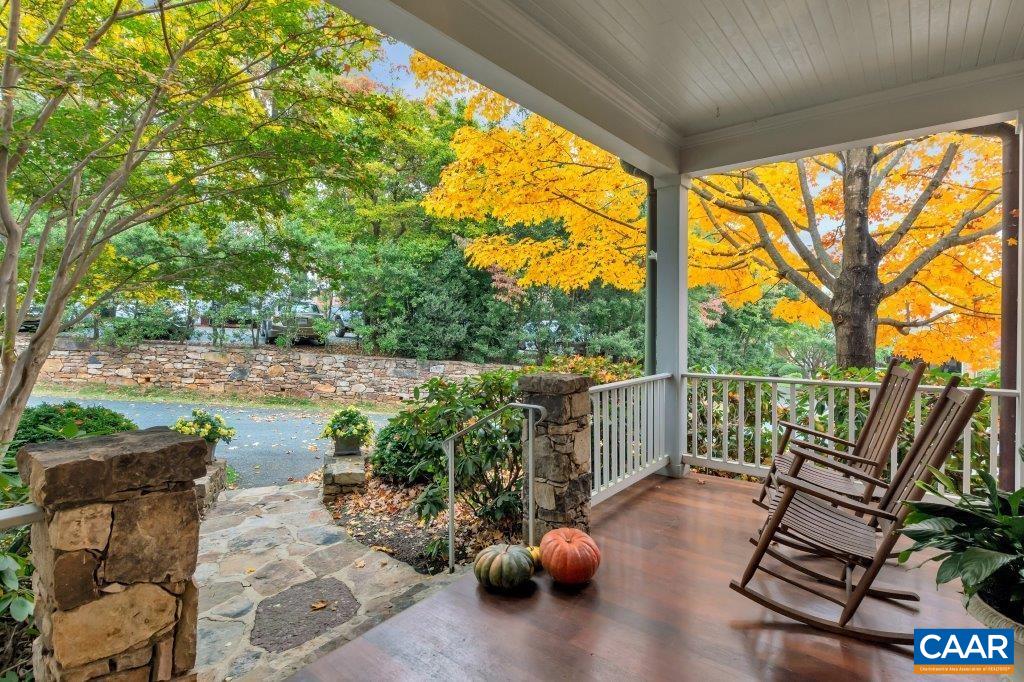 498 EDNAM CIR