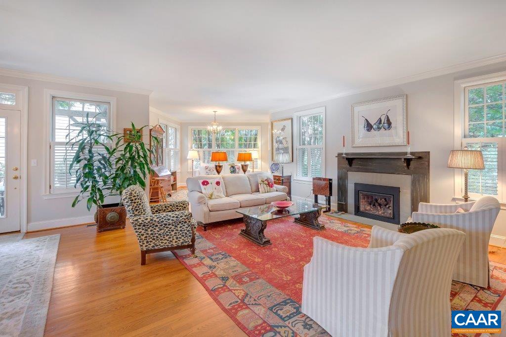 498 EDNAM CIR