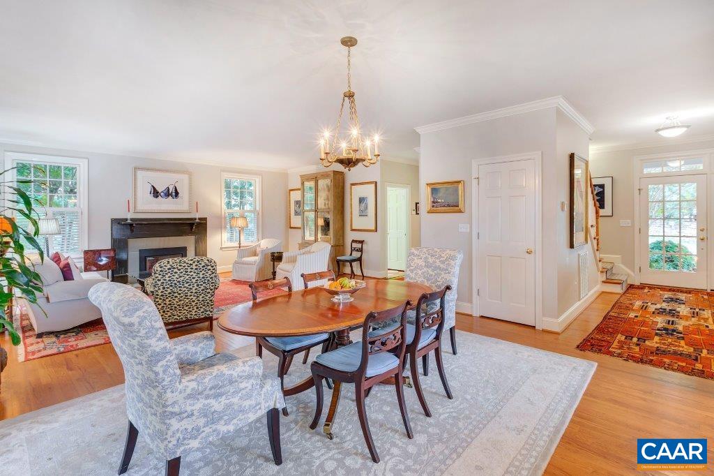 498 EDNAM CIR