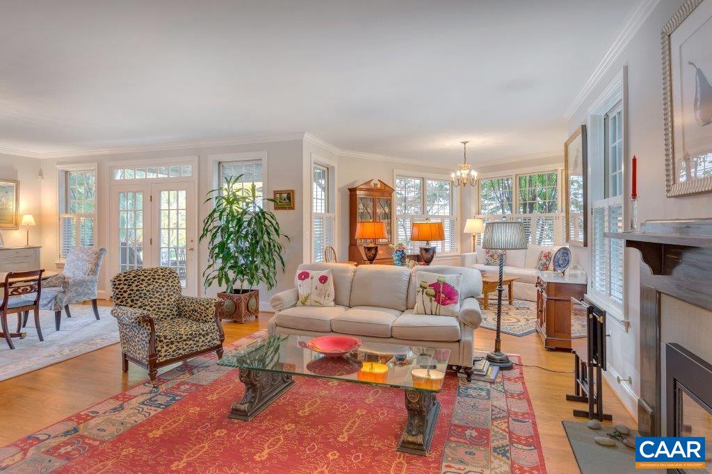 498 EDNAM CIR