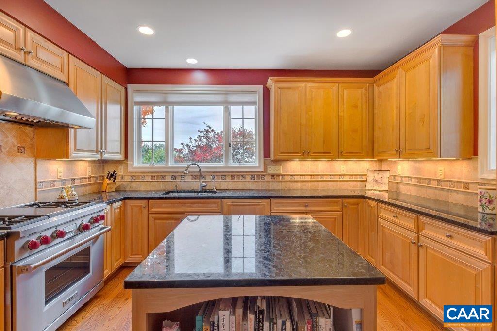 498 EDNAM CIR