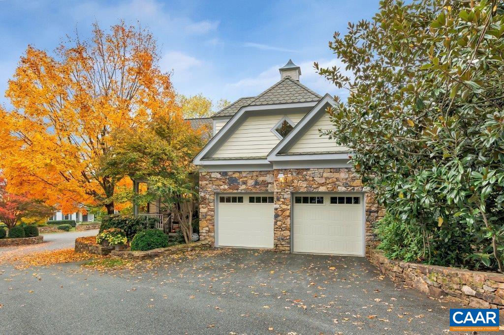 498 EDNAM CIR
