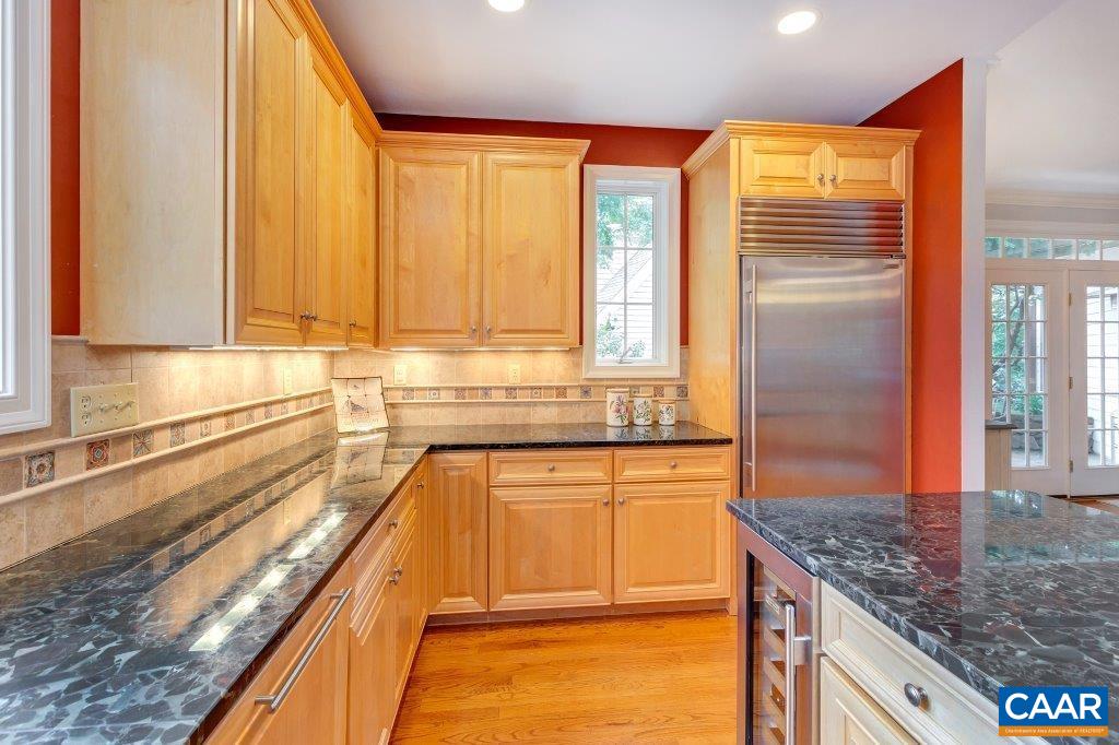 498 EDNAM CIR