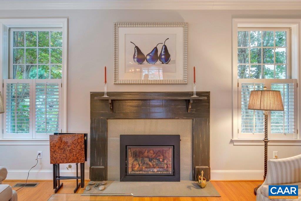 498 EDNAM CIR