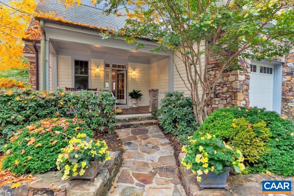 498 EDNAM CIR