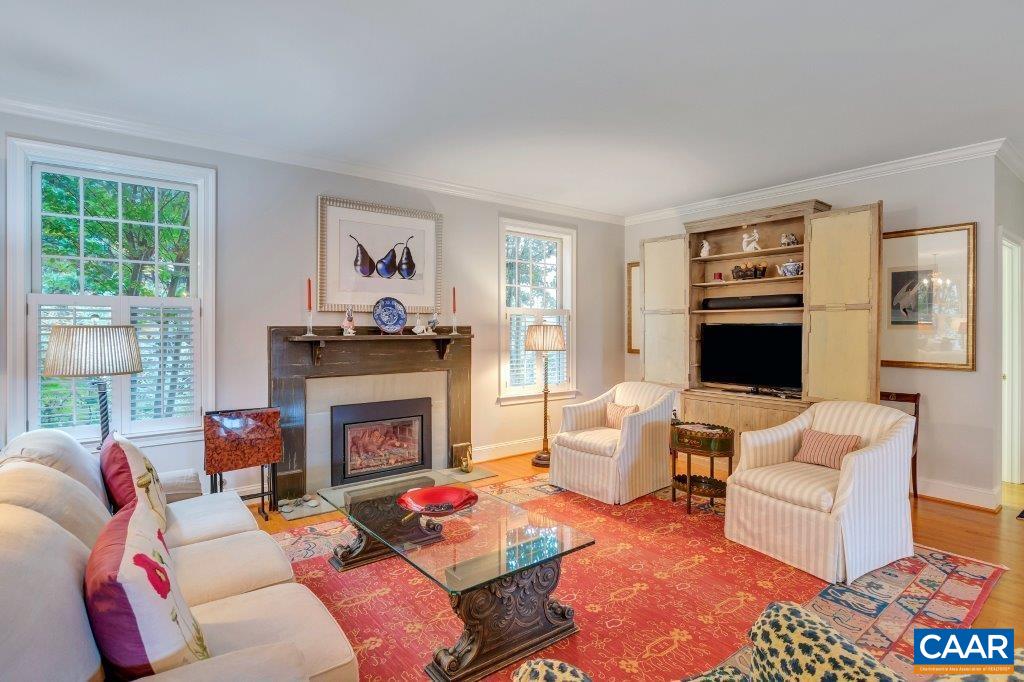 498 EDNAM CIR
