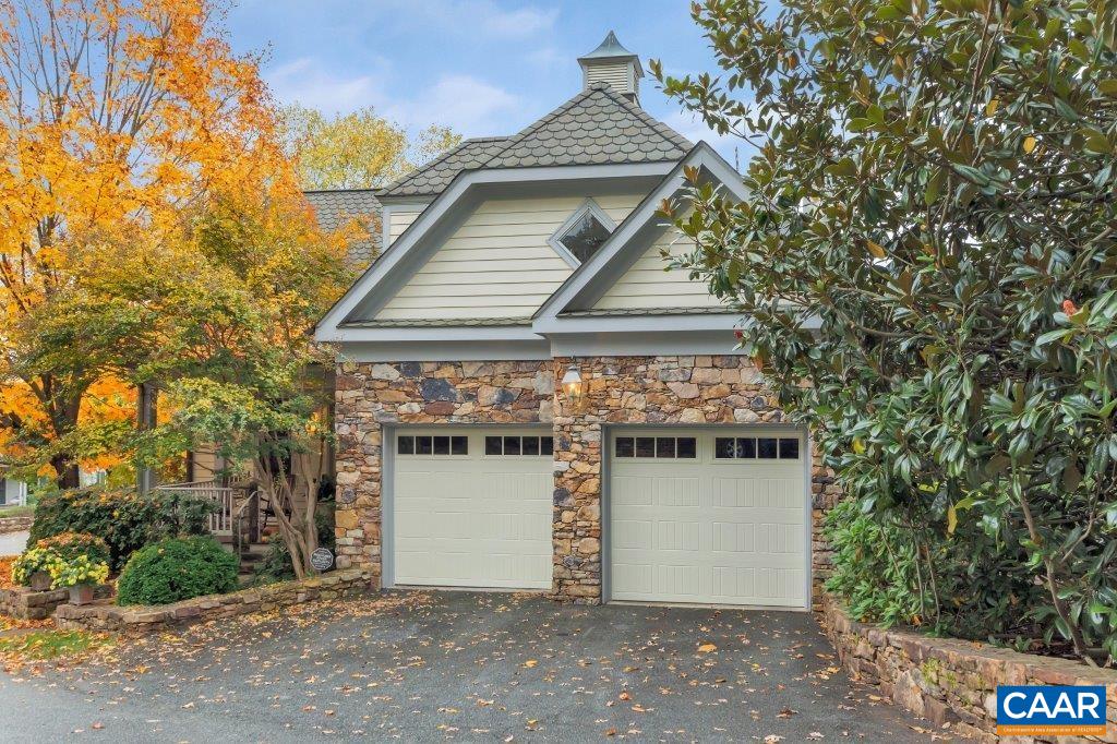 498 EDNAM CIR
