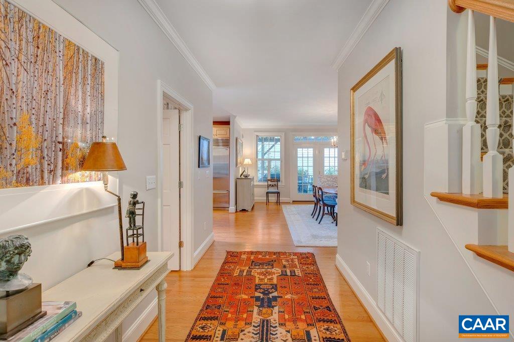 498 EDNAM CIR