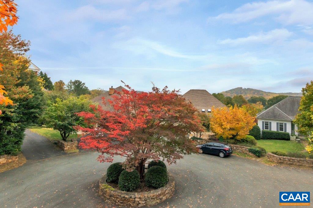 498 EDNAM CIR