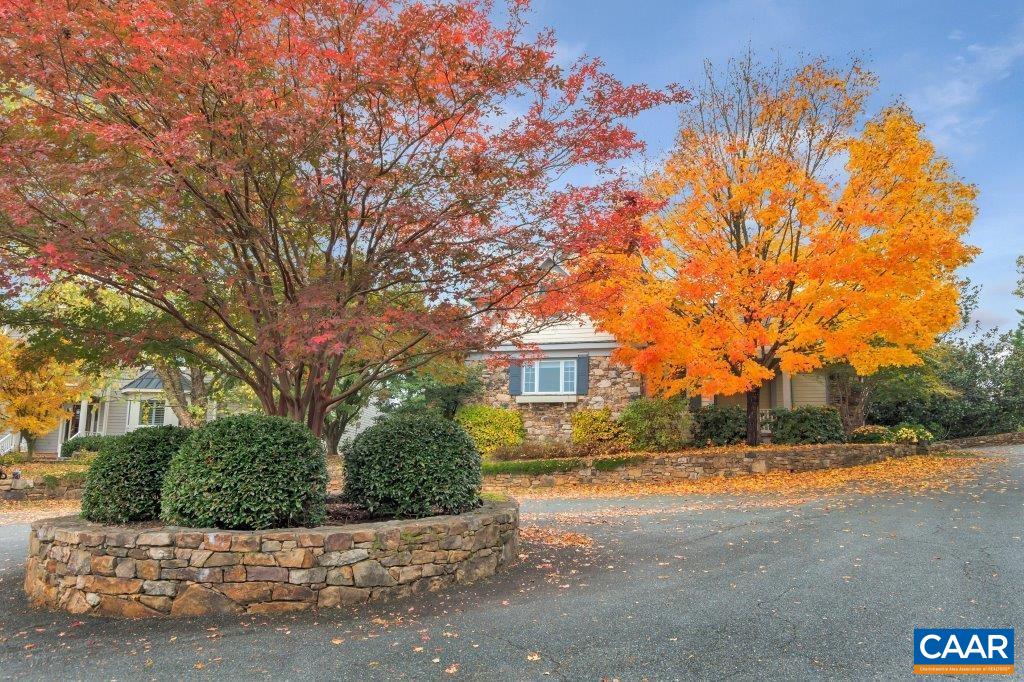 498 EDNAM CIR