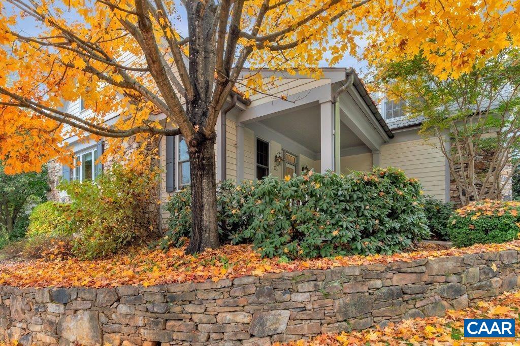 498 EDNAM CIR