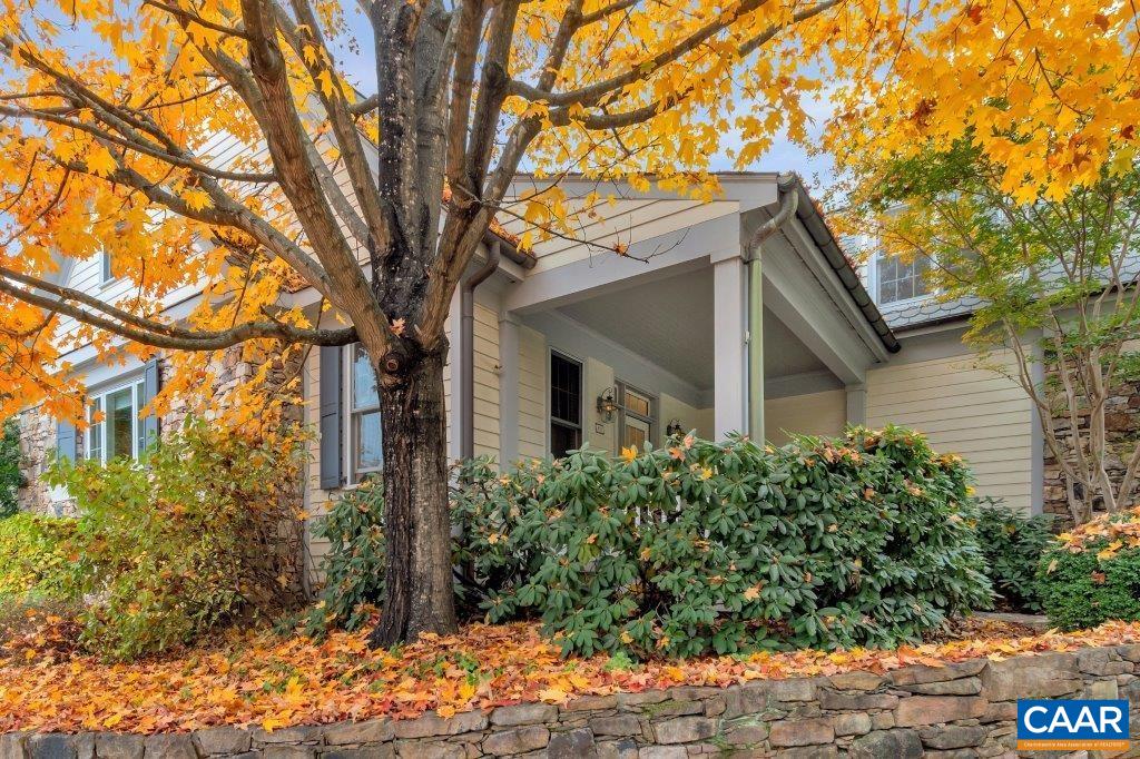 498 EDNAM CIR