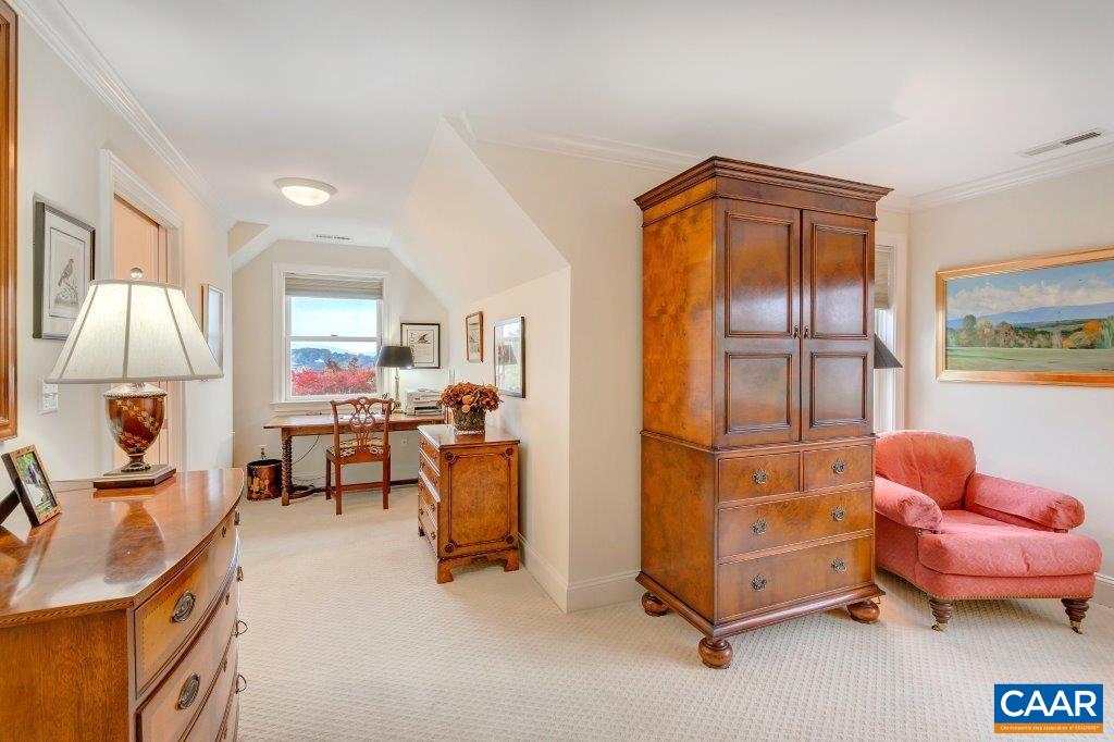 498 EDNAM CIR