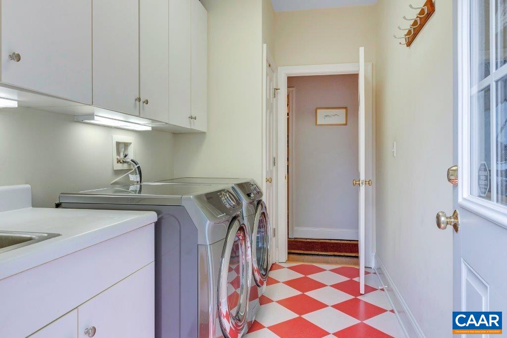 498 EDNAM CIR