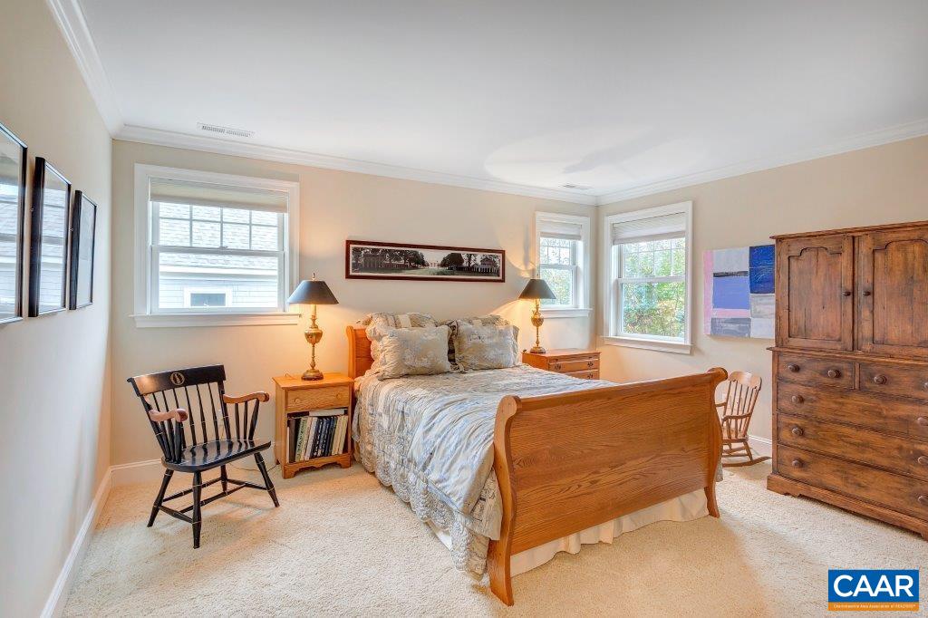 498 EDNAM CIR
