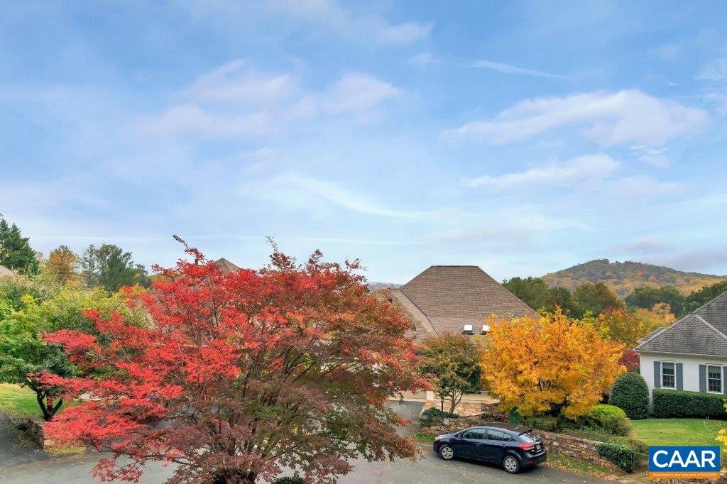 498 EDNAM CIR