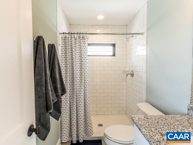 556 LOCHLYN HILL DR Unit: B