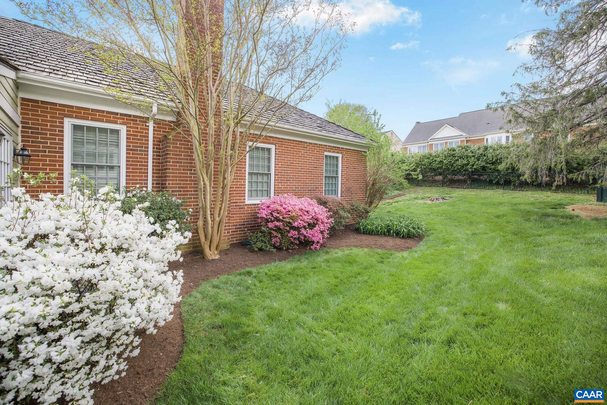 12 Ednam Village St